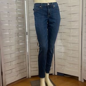 Rock & Republic Kashimere mid rise skinny jeans size 8M